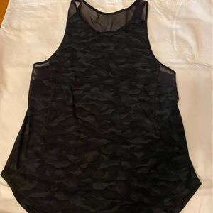 Lululemon sculpt tank size 6 green camo size 6